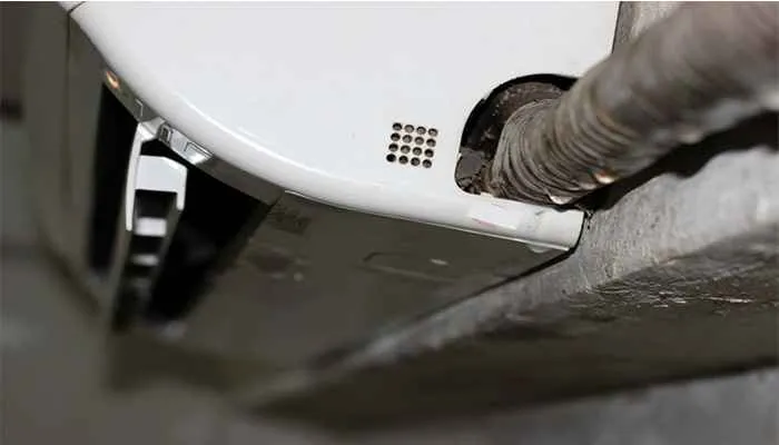 Nguyên nhân và cách khắc phục khi máy lạnh Mitsubishi bị chảy nước