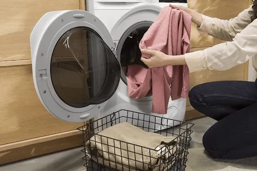 Dễ dàng lấy và cho đồ nhờ cửa lớn