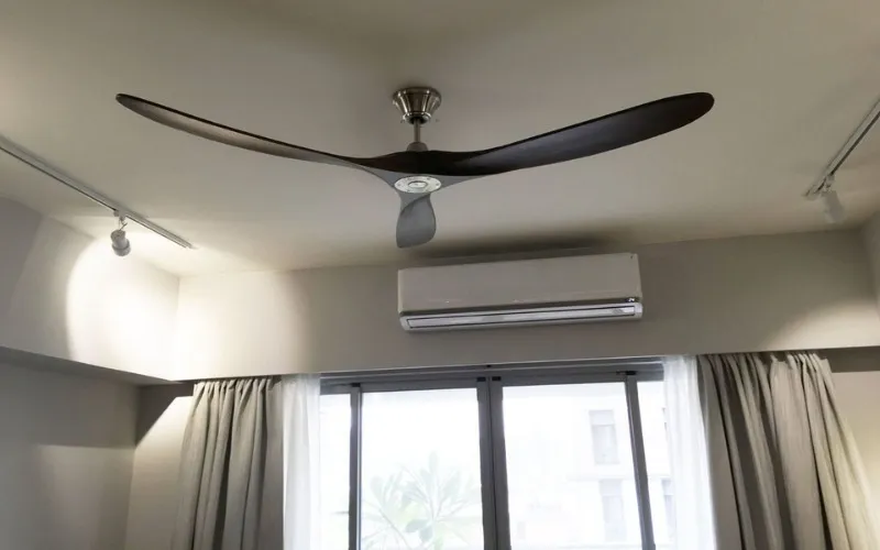 Kết hợp sử dụng với quạt điện 