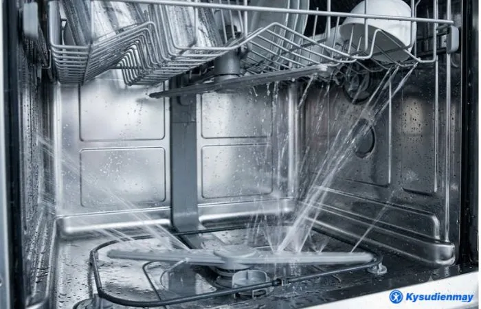 Cơ chế phun nước áp lực cao nhiệt độ cao qua cánh quạt xoay 360 độ