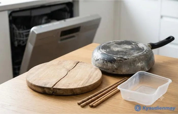 Những vật dụng không cho vào máy rửa bát để rửa
